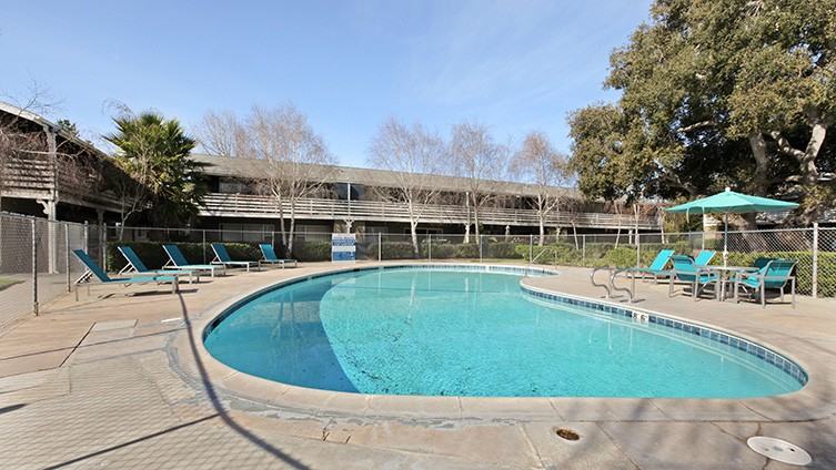 The Diplomat Apartments - Photo 2 of 20