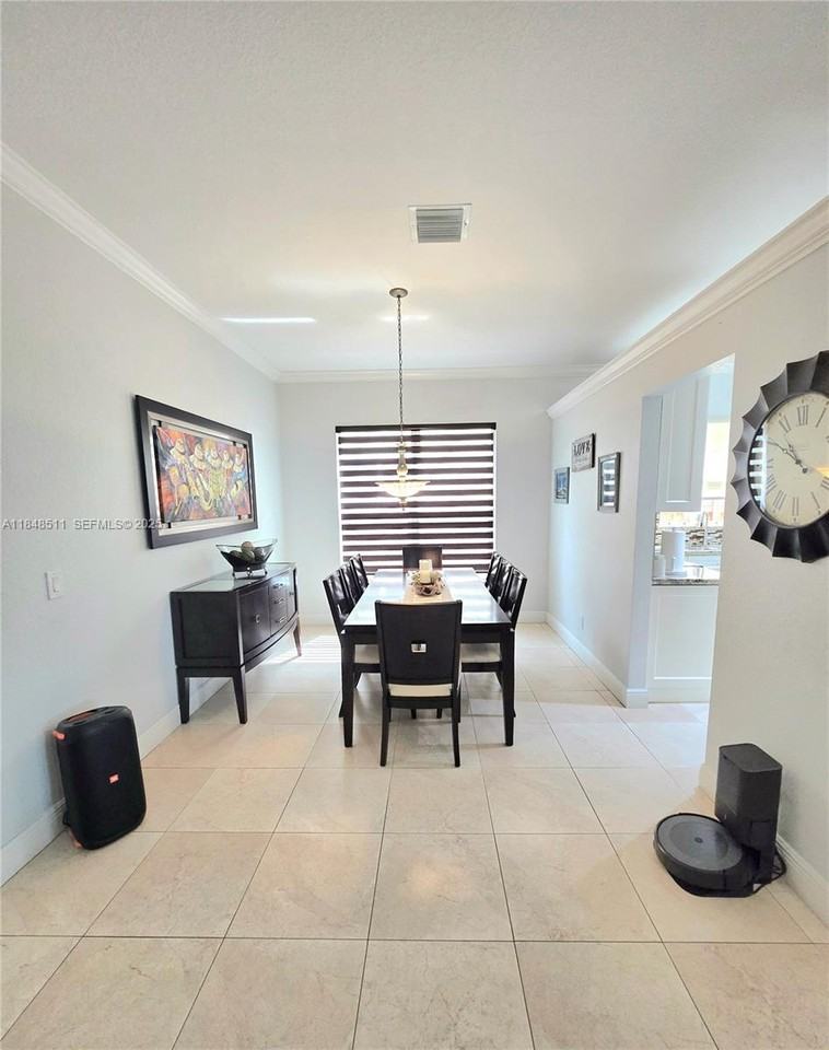 12816 Southwest 52nd Street - Photo 3 of 28