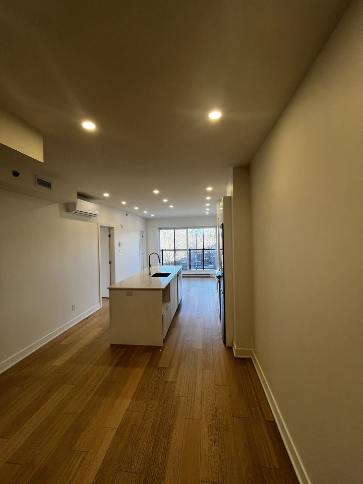 1, rue Glenmore - Photo 3 of 8