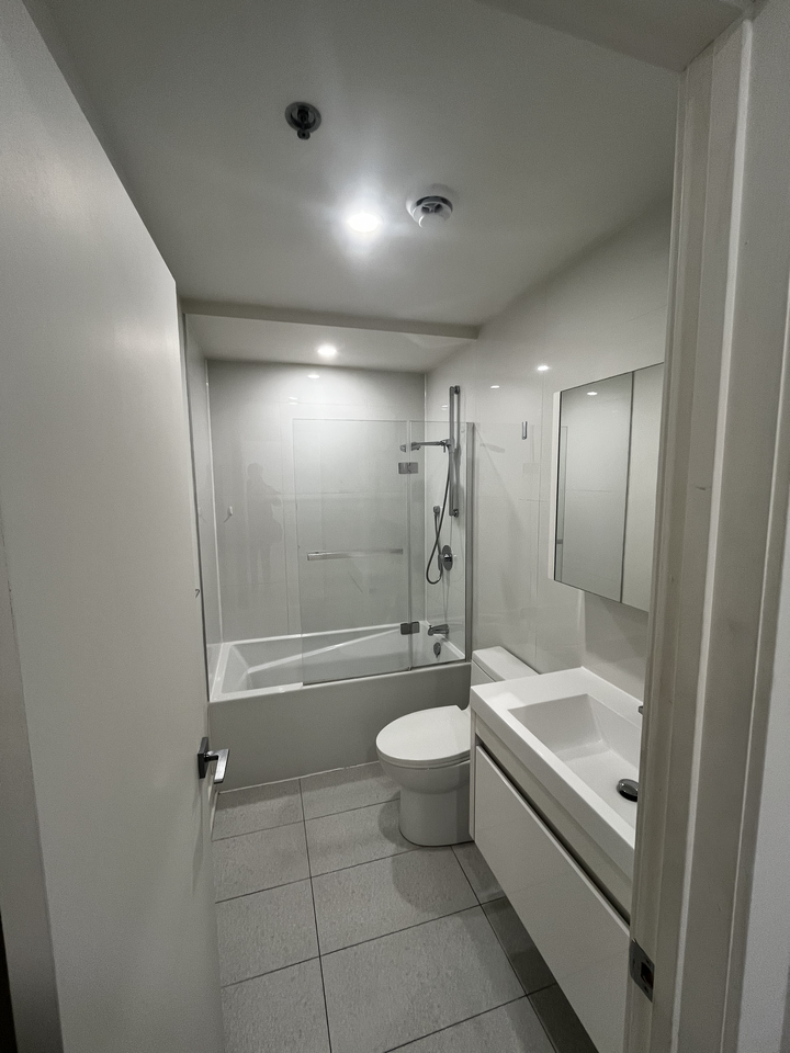 1, rue Glenmore - Photo 4 of 8