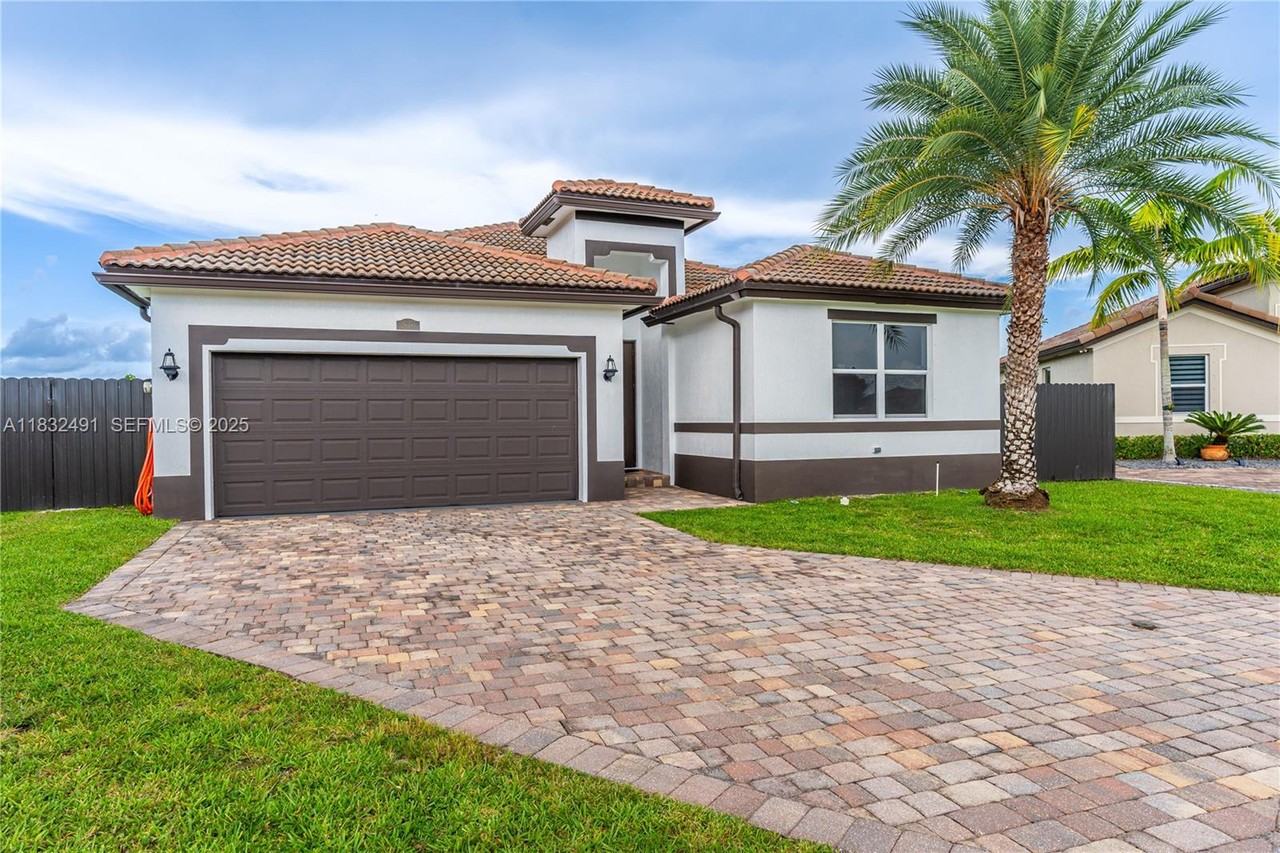 28381 Southwest 128th Place #28381 - Photo 2 of 5