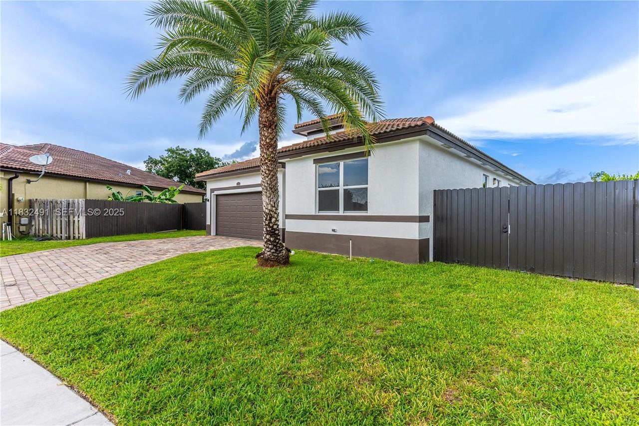 28381 Southwest 128th Place #28381 - Photo 4 of 5