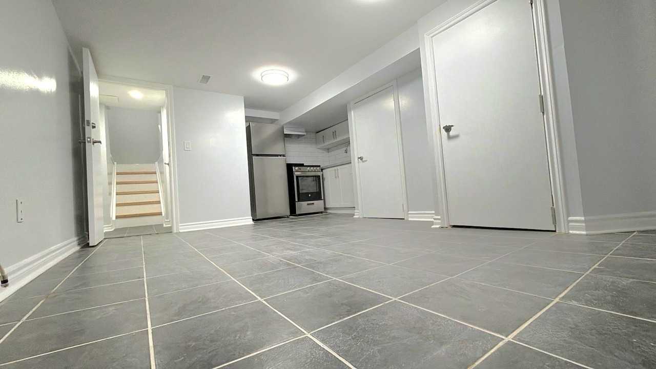 408 Strathmore Boulevard - Photo 3 of 14