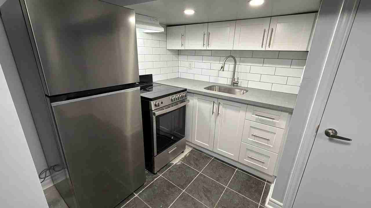 408 Strathmore Boulevard - Photo 6 of 14