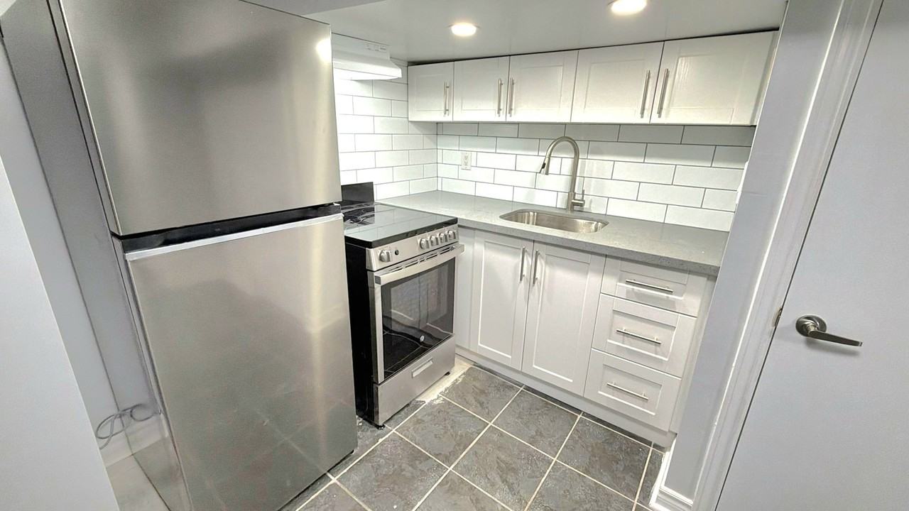 408 Strathmore Boulevard - Photo 7 of 14