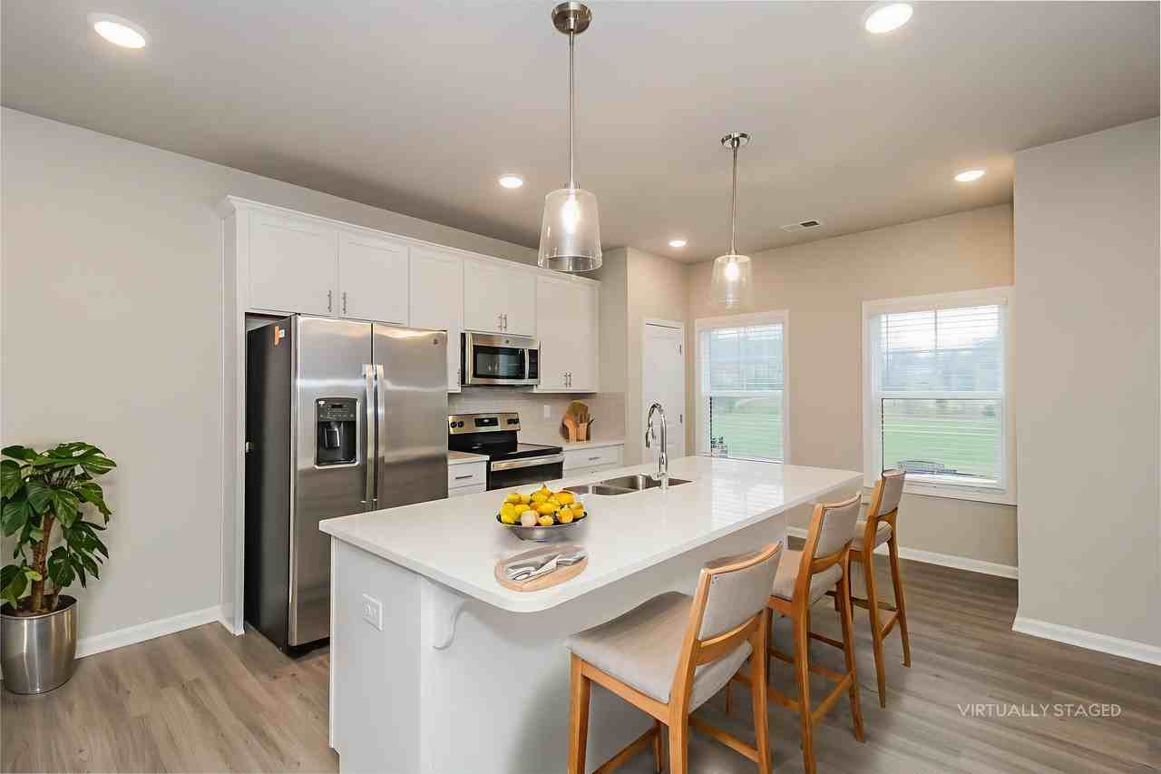 807 807 Calvin Park Dr - Photo 3 of 35