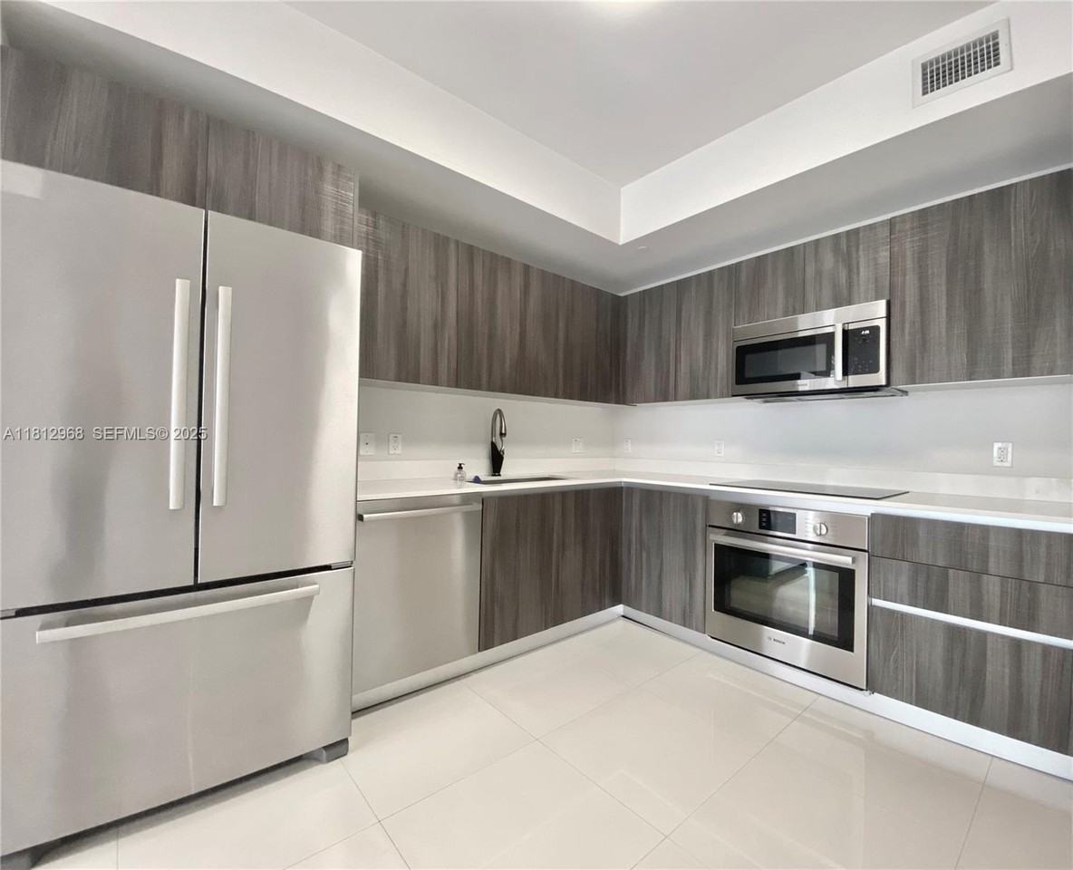 488 Northeast 18th Street #4103 - Photo 3 of 5