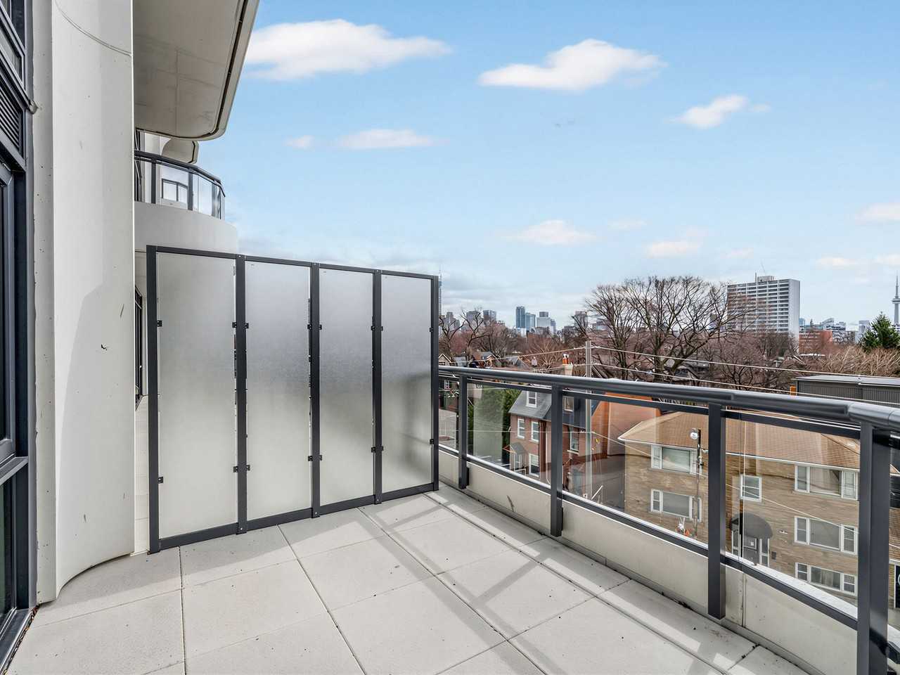 Dupont St & Walmer Rd - Photo 2 of 18