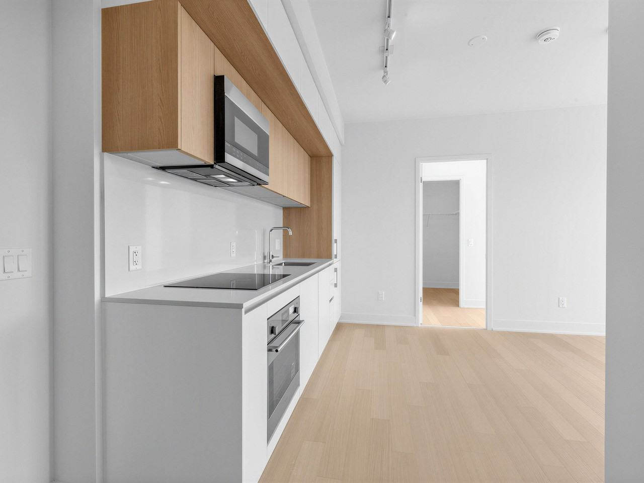 Dupont St & Walmer Rd - Photo 7 of 18