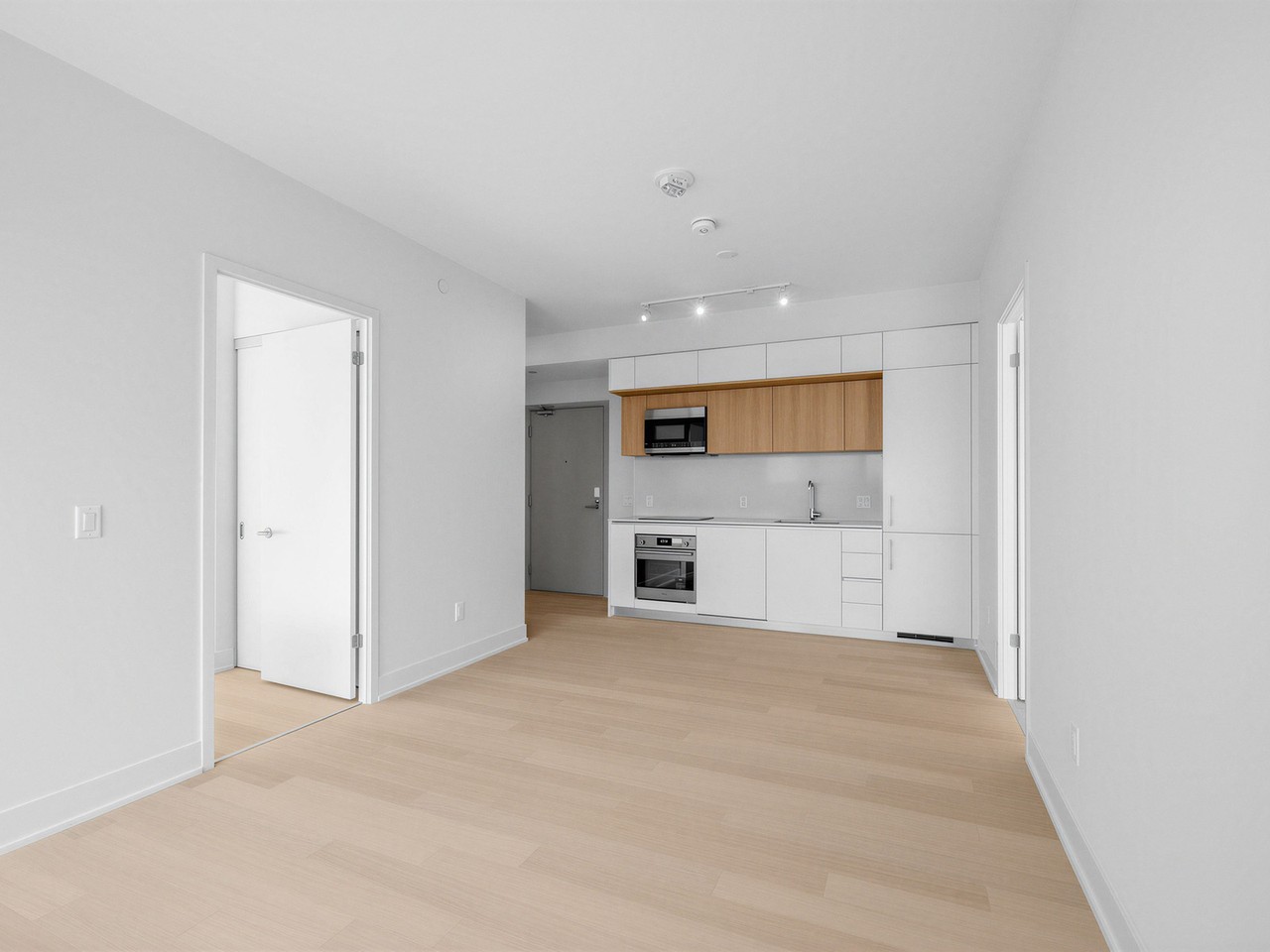 Dupont St & Walmer Rd - Photo 6 of 18