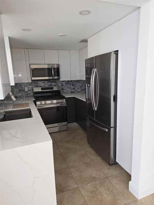 2338 W 62nd St ##9 - Photo 2 of 3