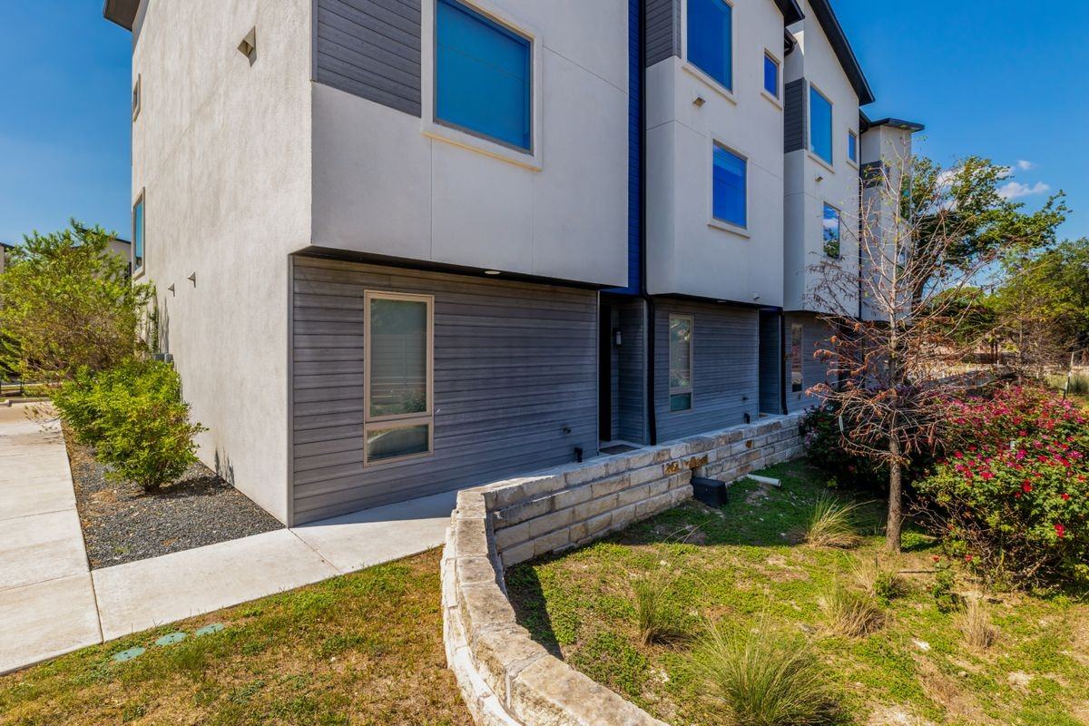 1417 Kramer Ln ##9 - Photo 3 of 42