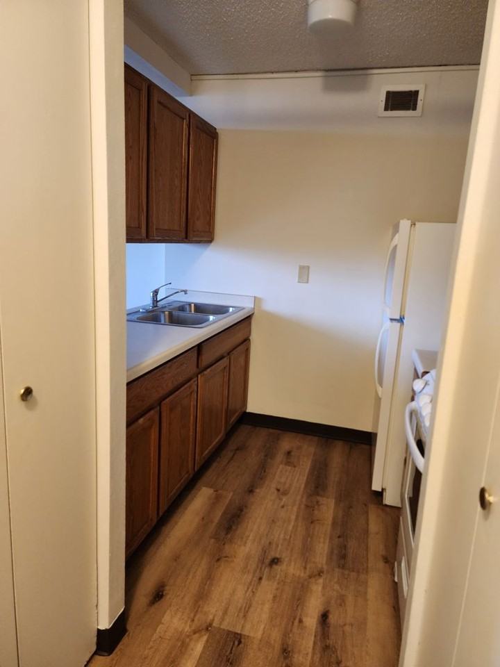 Valley View Apartments - Photo 7 of 10