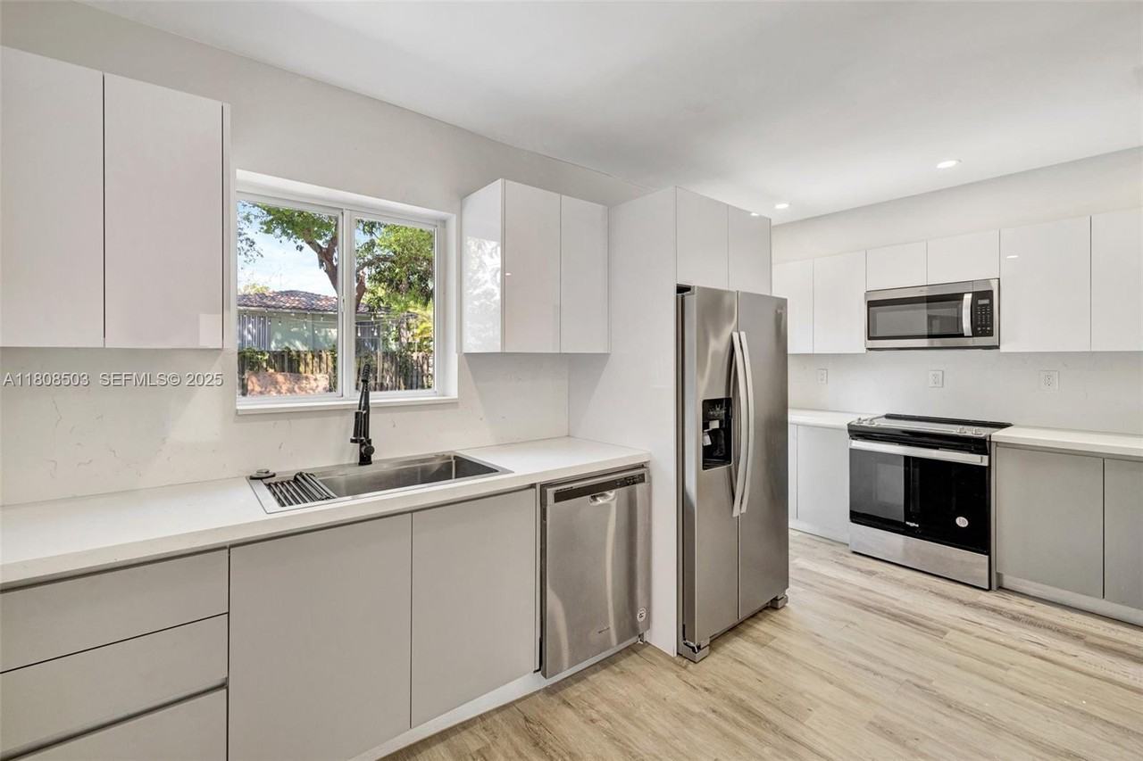 843 Southwest 20th Street - Photo 7 of 40