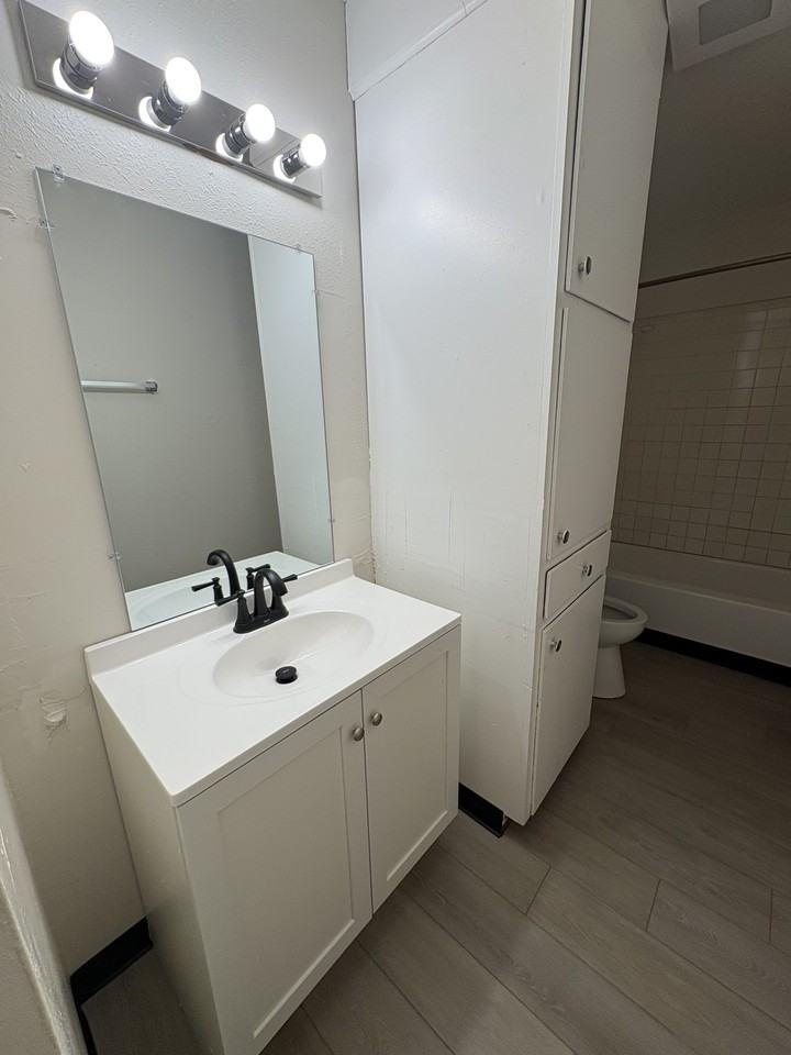 2714 West Radan Court - Photo 7 of 9