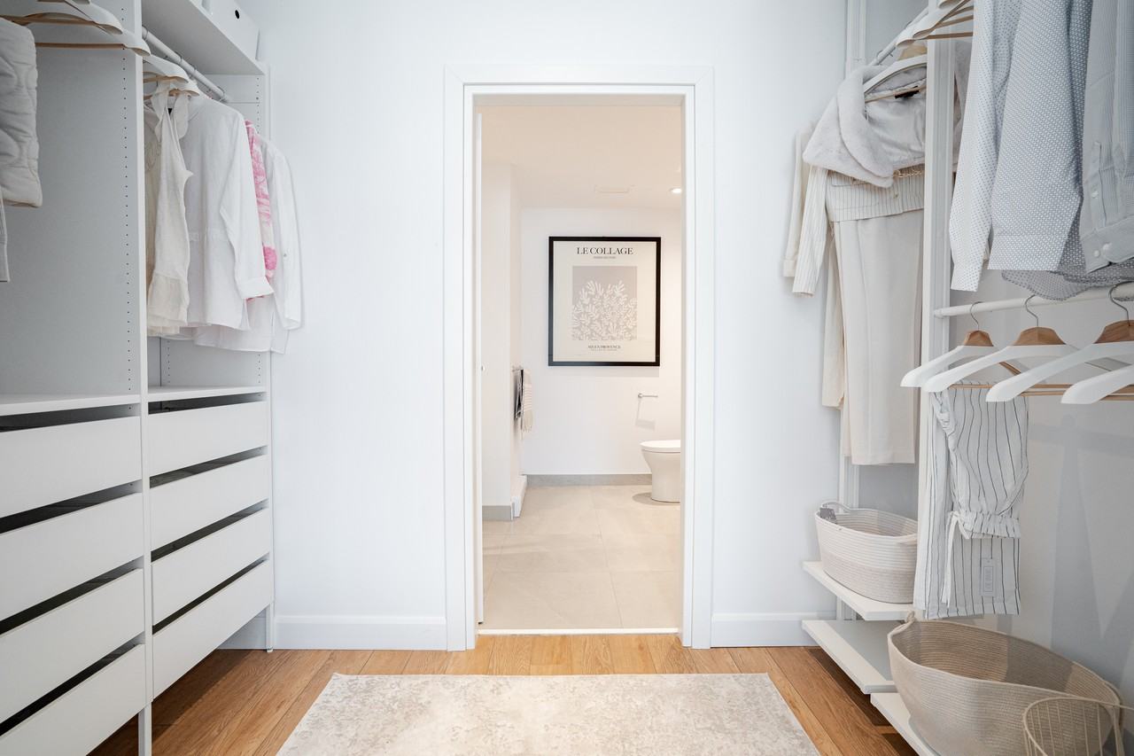 880 Av Carson — photo 1