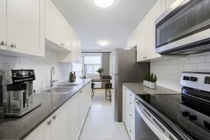 featured image of 2493 Lake Shore Blvd W