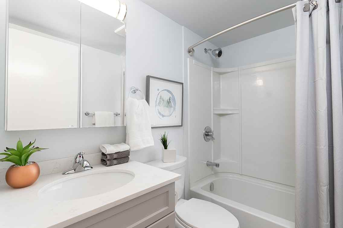 Adamar Manor - Photo 2 of 11