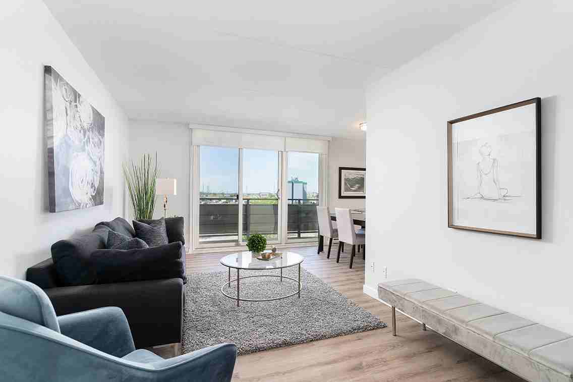 Adamar Manor - Photo 3 of 11