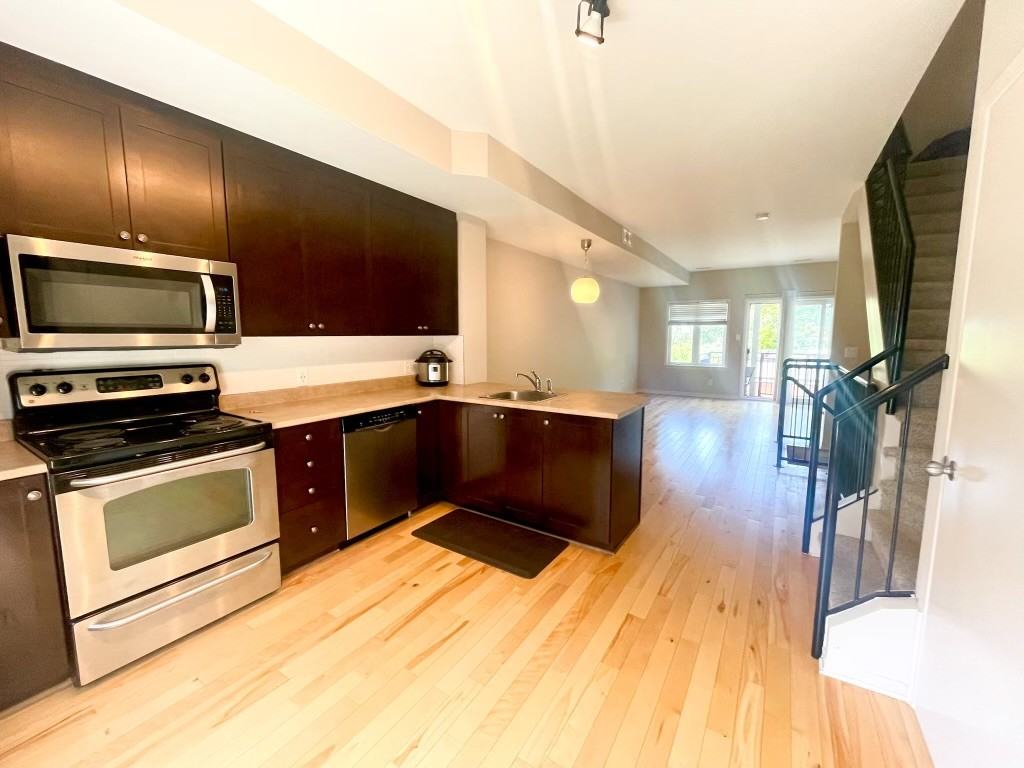 795 Montreal Rd - Photo 2 of 9