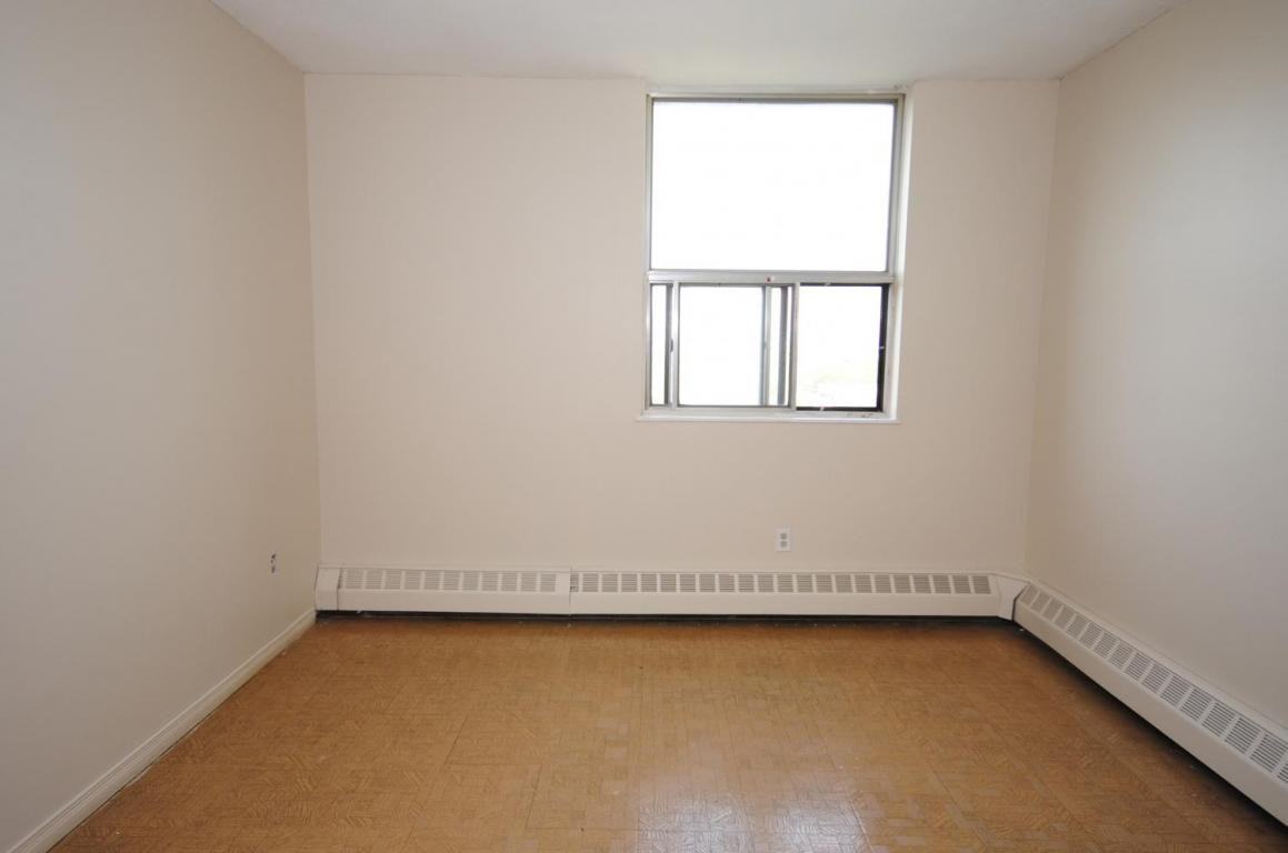 Bell Manor Apartments - Photo 6 of 9