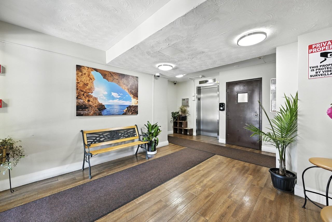 Canadiana Apartments - Photo 6 of 11