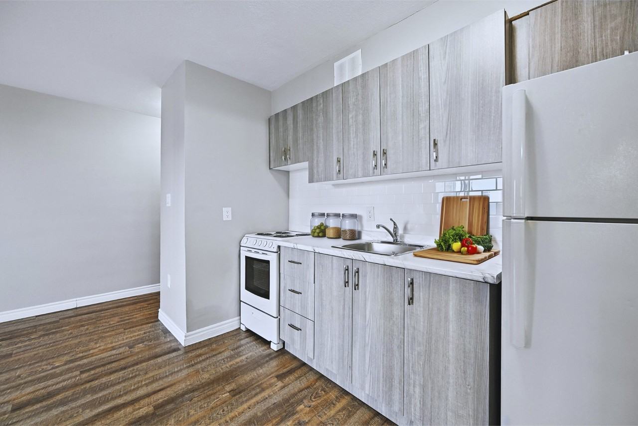 Canadiana Apartments - Photo 7 of 12