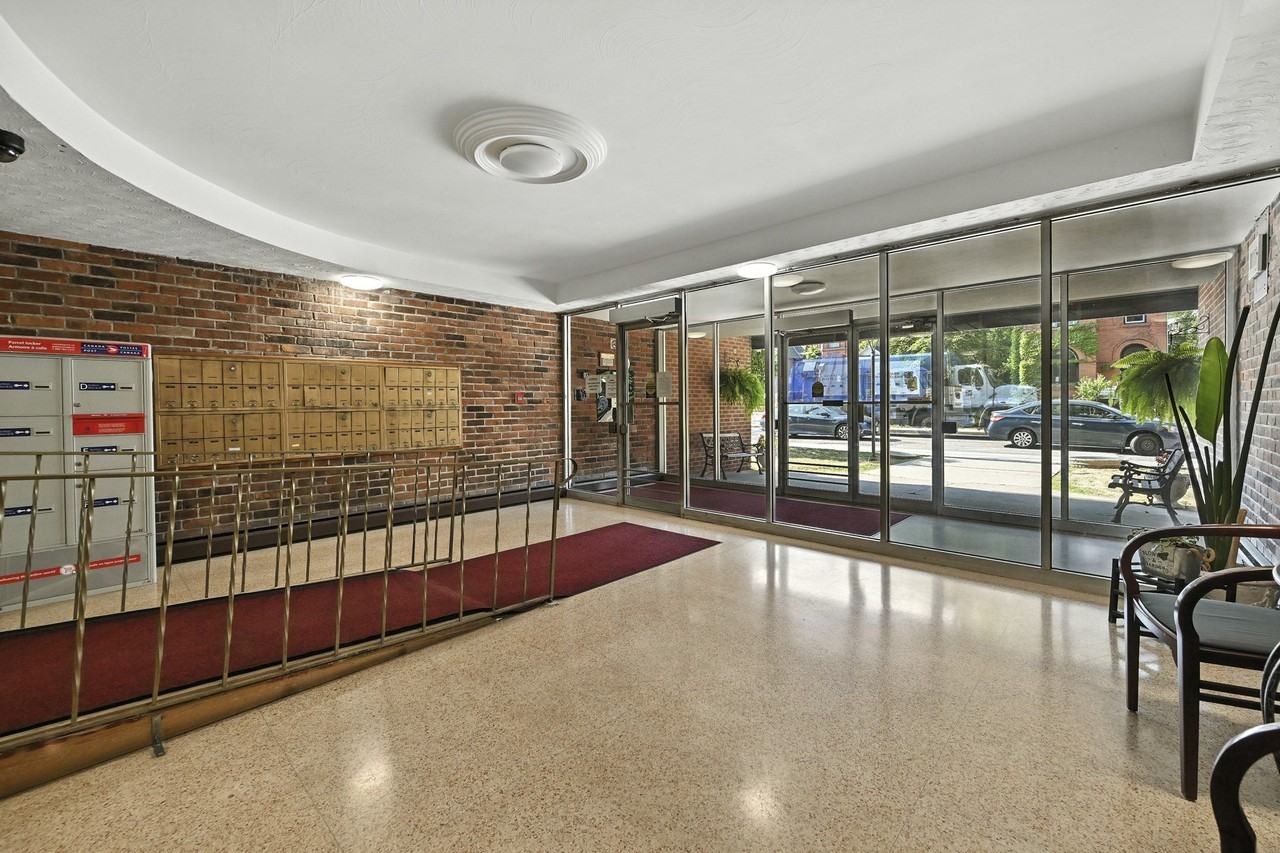 Charlton Park Apartments - Photo 5 of 11