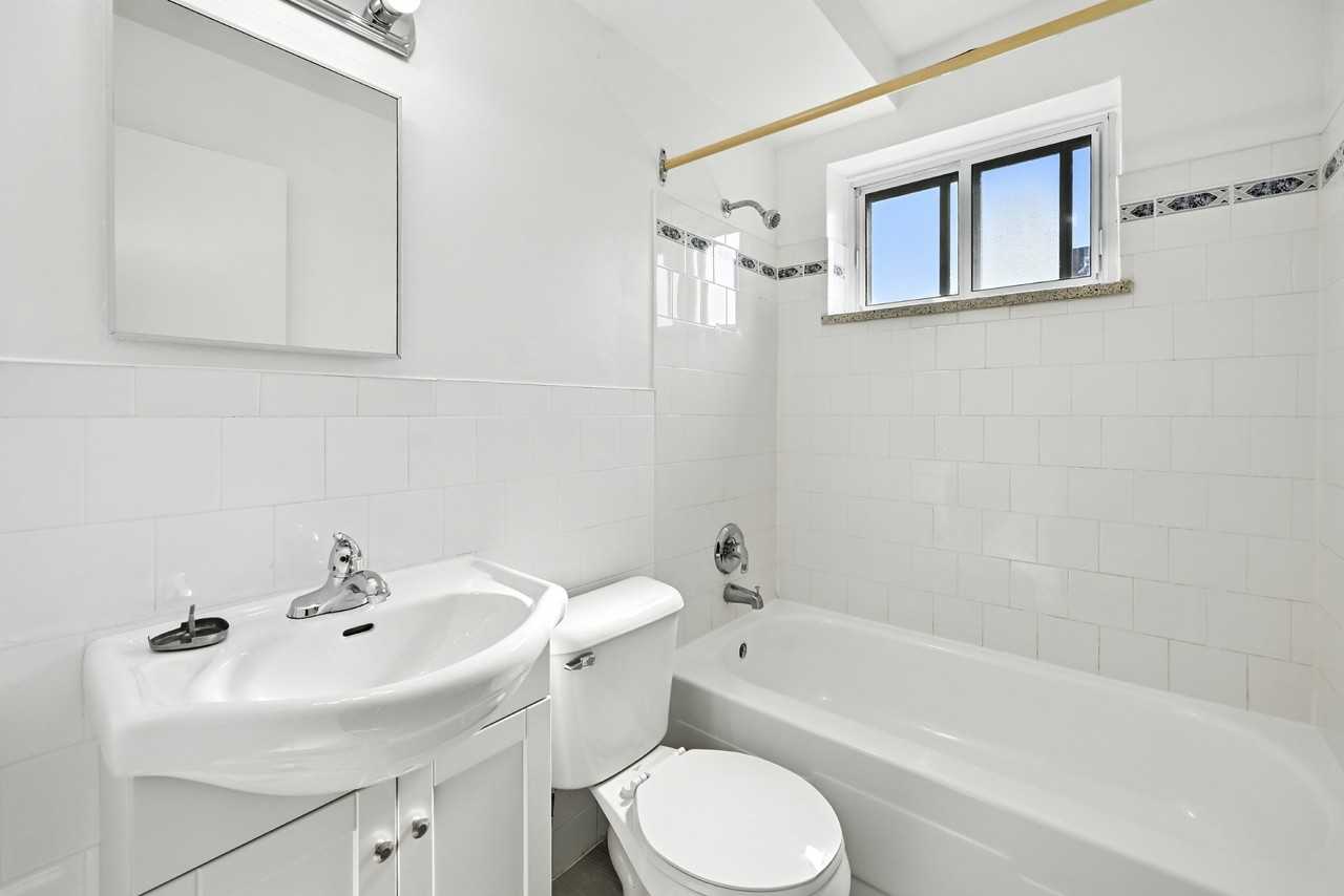 Charlton Park Apartments - Photo 6 of 11