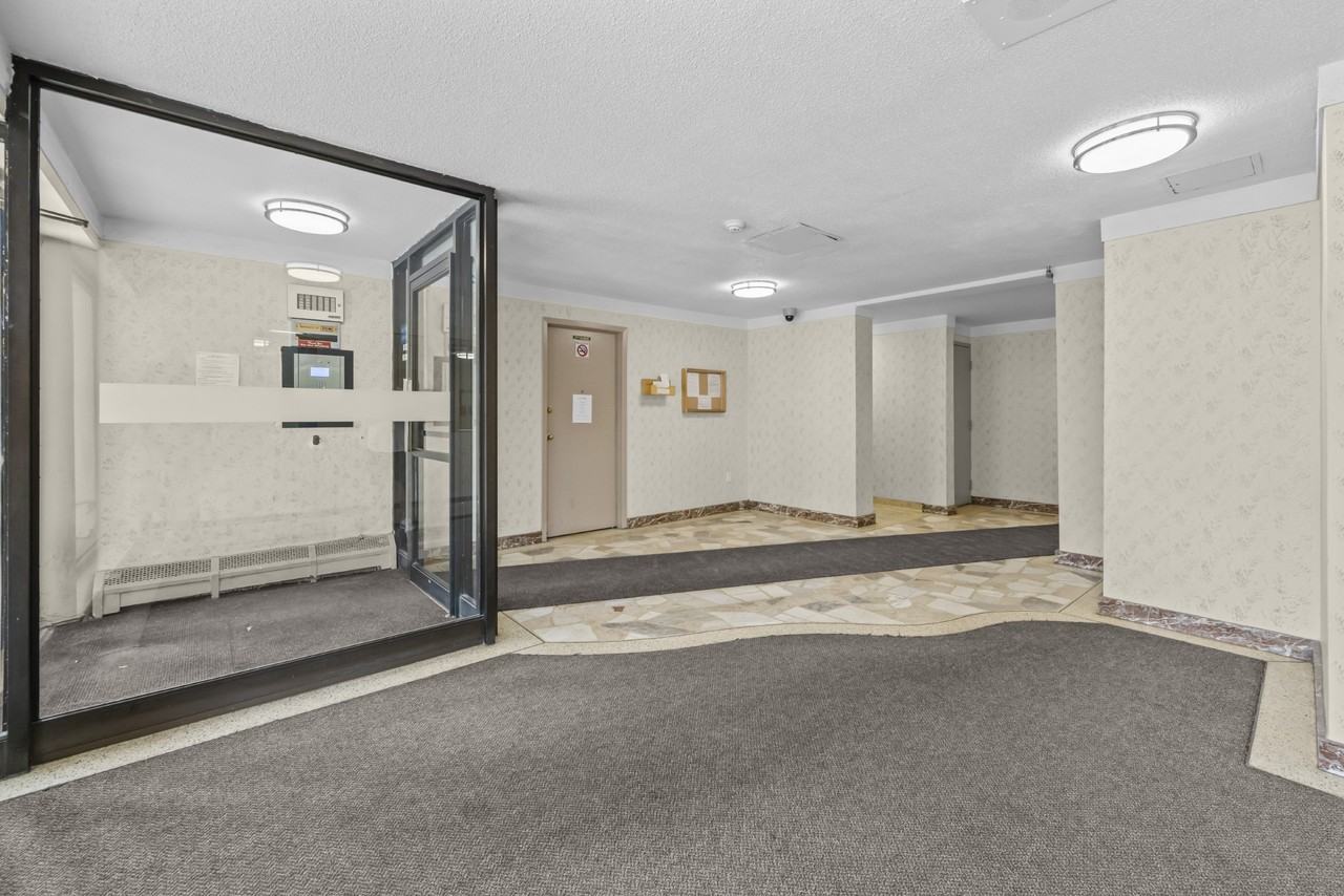 Citadel Manor - Photo 4 of 9