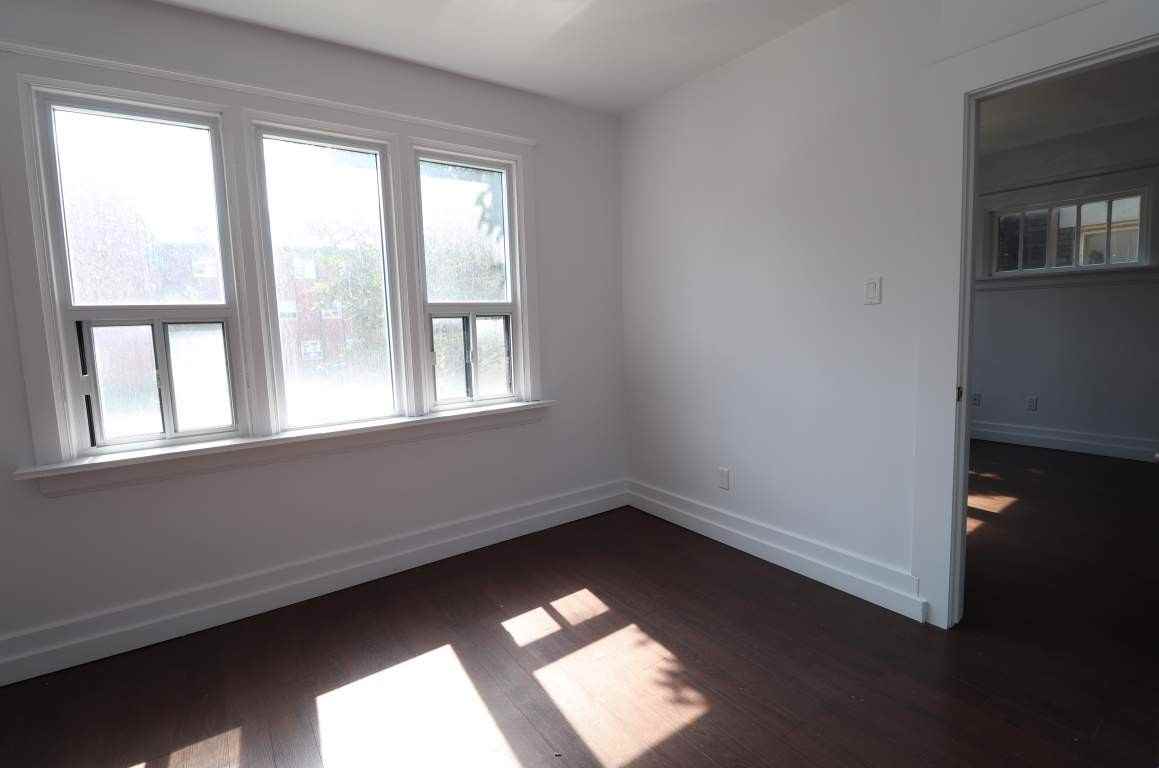 Royal & Wales Apartments - Photo 4 of 11