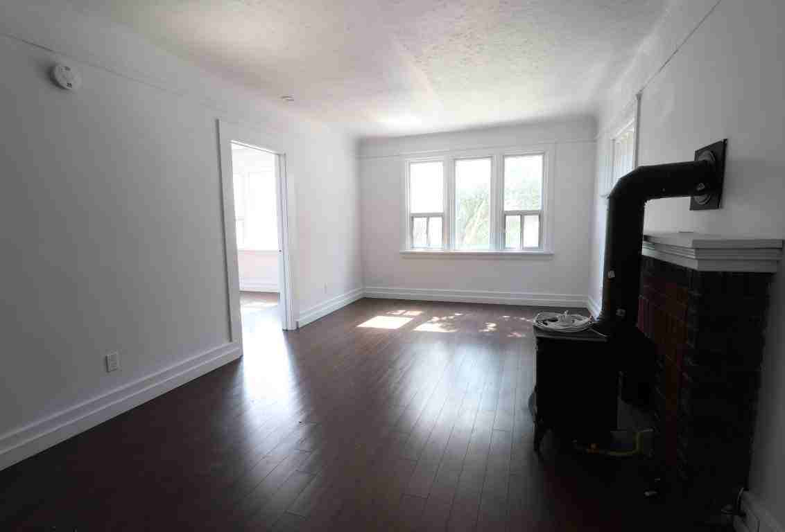 Royal & Wales Apartments - Photo 5 of 11