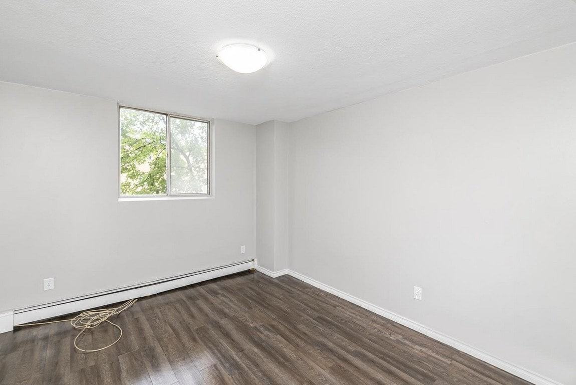 Evelyn Court Apartments - Photo 7 of 12