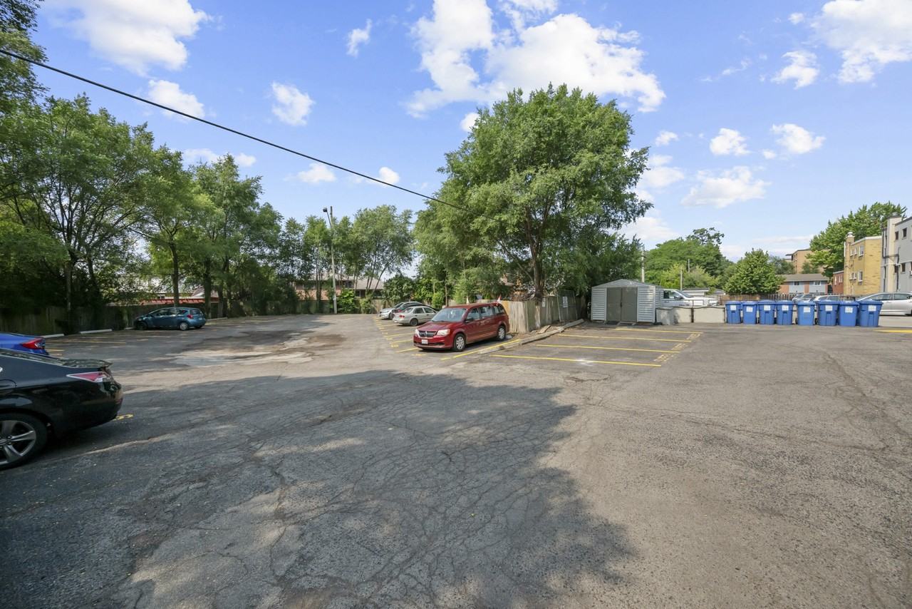 Helen Manor Apartments - Photo 4 of 12