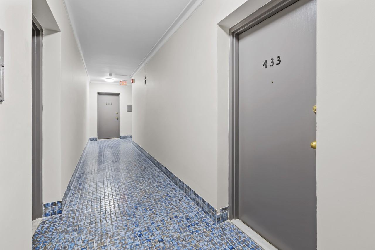 Helen Manor Apartments - Photo 7 of 12