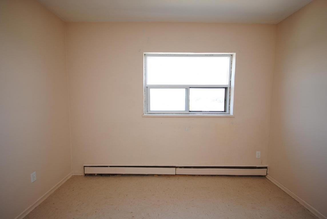 King Manor Apartments - Photo 7 of 8