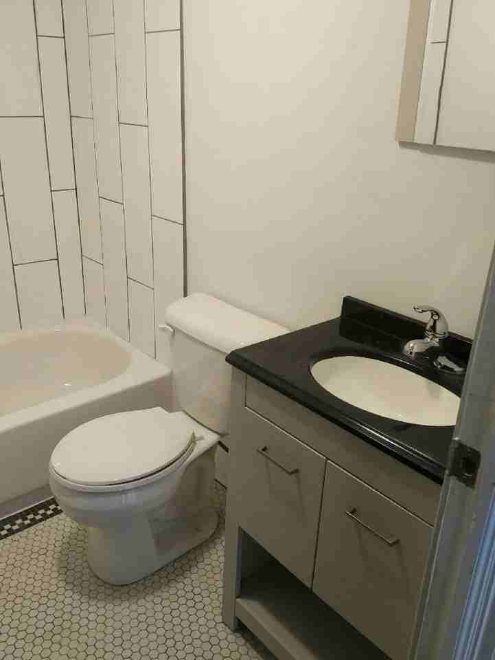 Brownstone 112 (Margaret Ave Apartments) - Photo 6 of 6