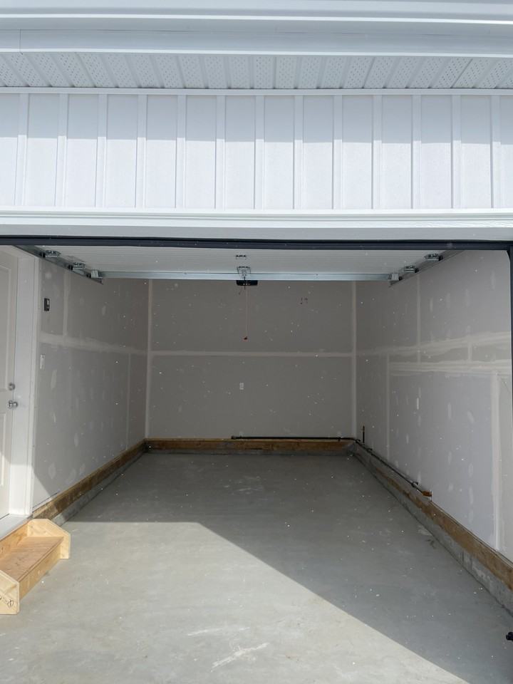 905 172 St Sw - Photo 2 of 28