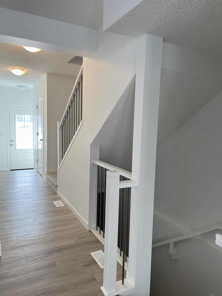 905 172 St Sw - Photo 3 of 28