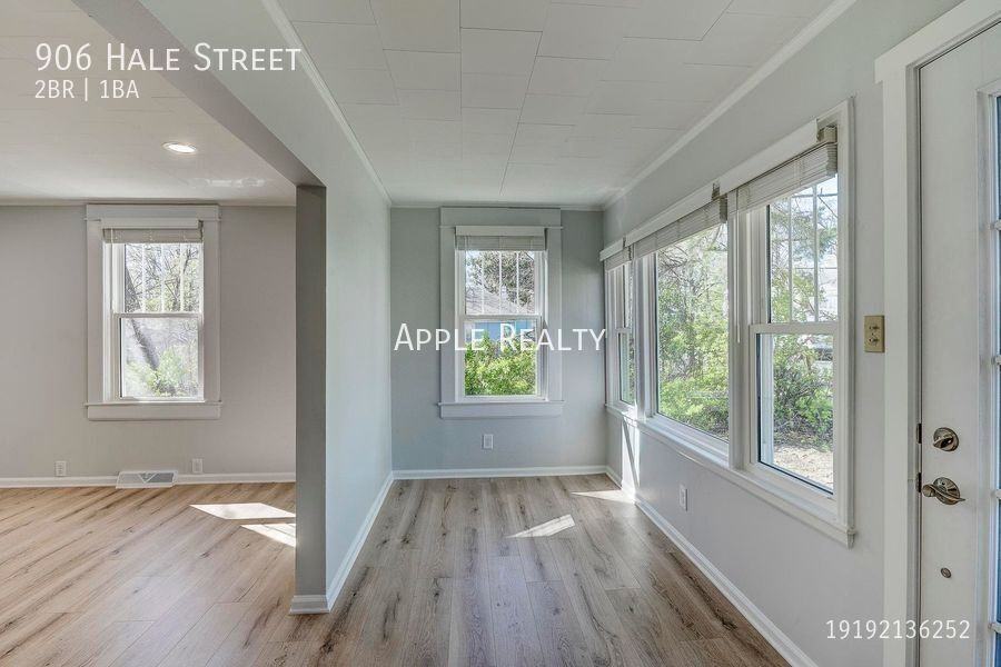 906 Hale St - Photo 5 of 27