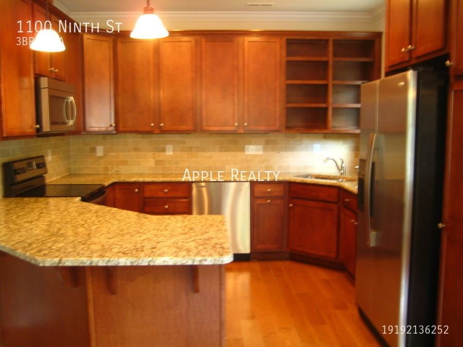 1100 9th St - Photo 3 of 18