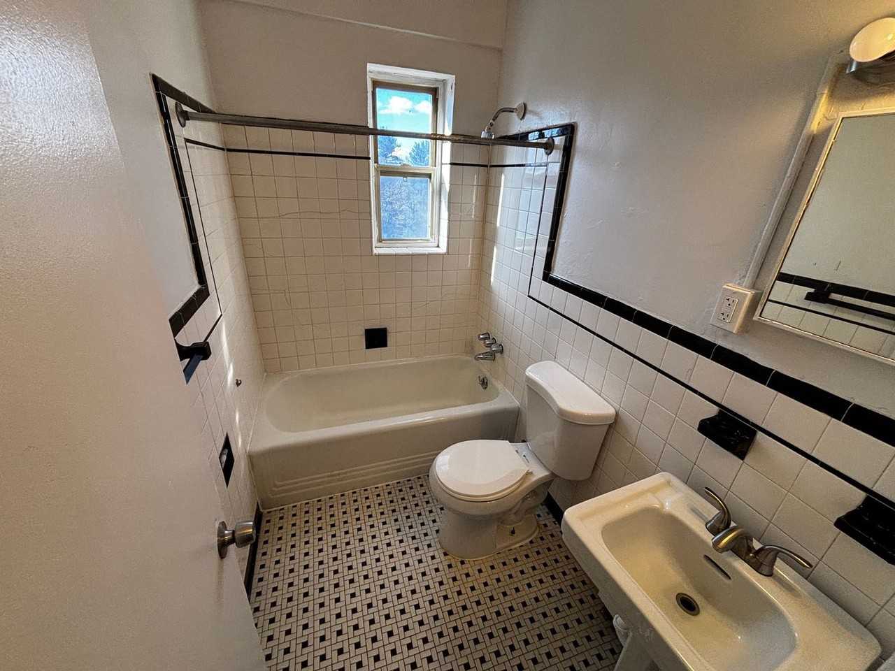 Bellevue Towers - Photo 3 of 4