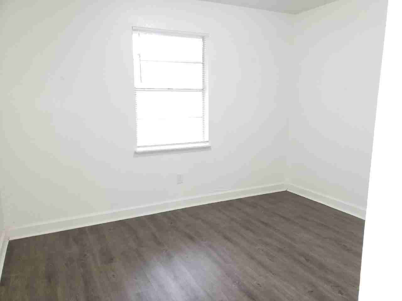 Channel View Condos - Photo 4 of 10