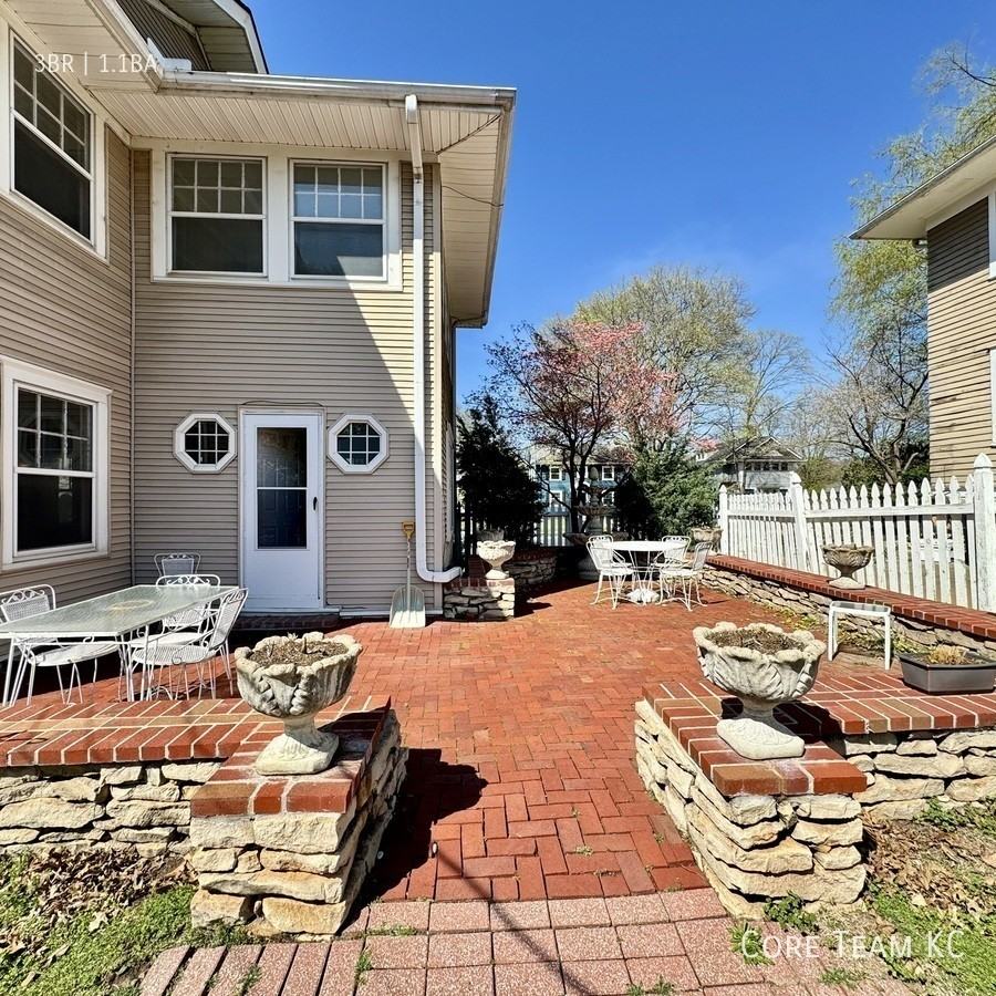 411 W 60th Ter - Photo 3 of 23