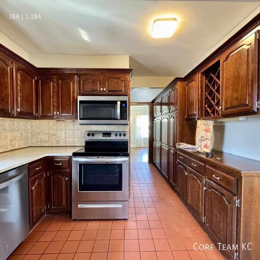 411 W 60th Ter - Photo 6 of 23