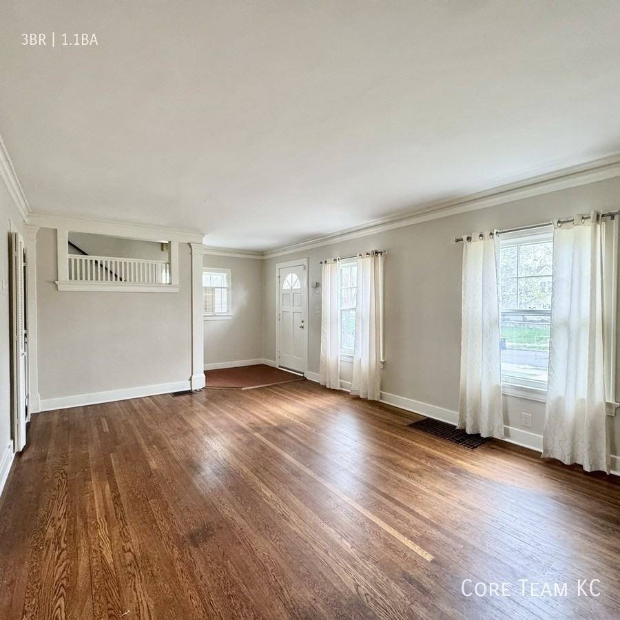 411 W 60th Ter - Photo 7 of 23