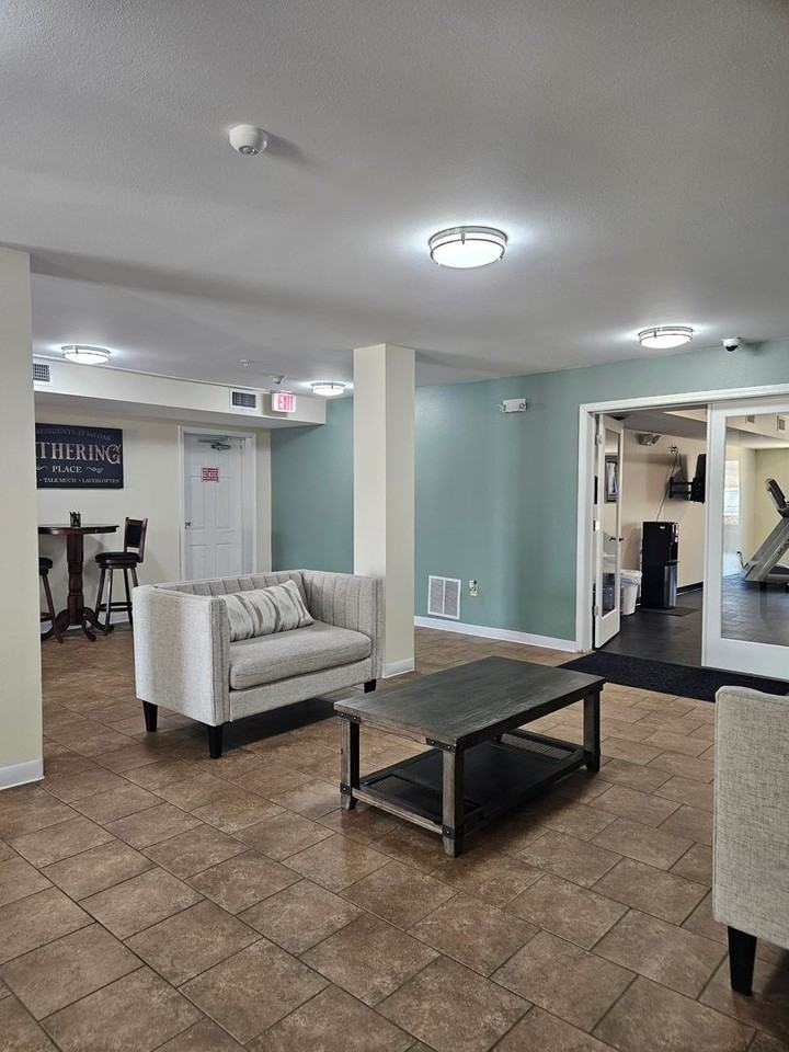 The Residences at 843 Oak - Photo 4 of 20