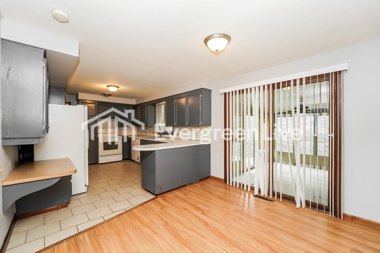 2449 55th St Ne - Photo 4 of 15