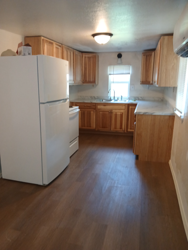 115 S C St - Photo 2 of 9