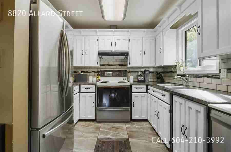 8820 Allard St - Photo 2 of 13